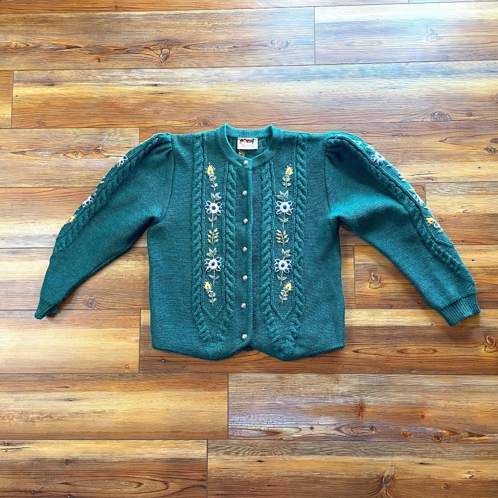 Vintage Green CardiganTrachten Sweater